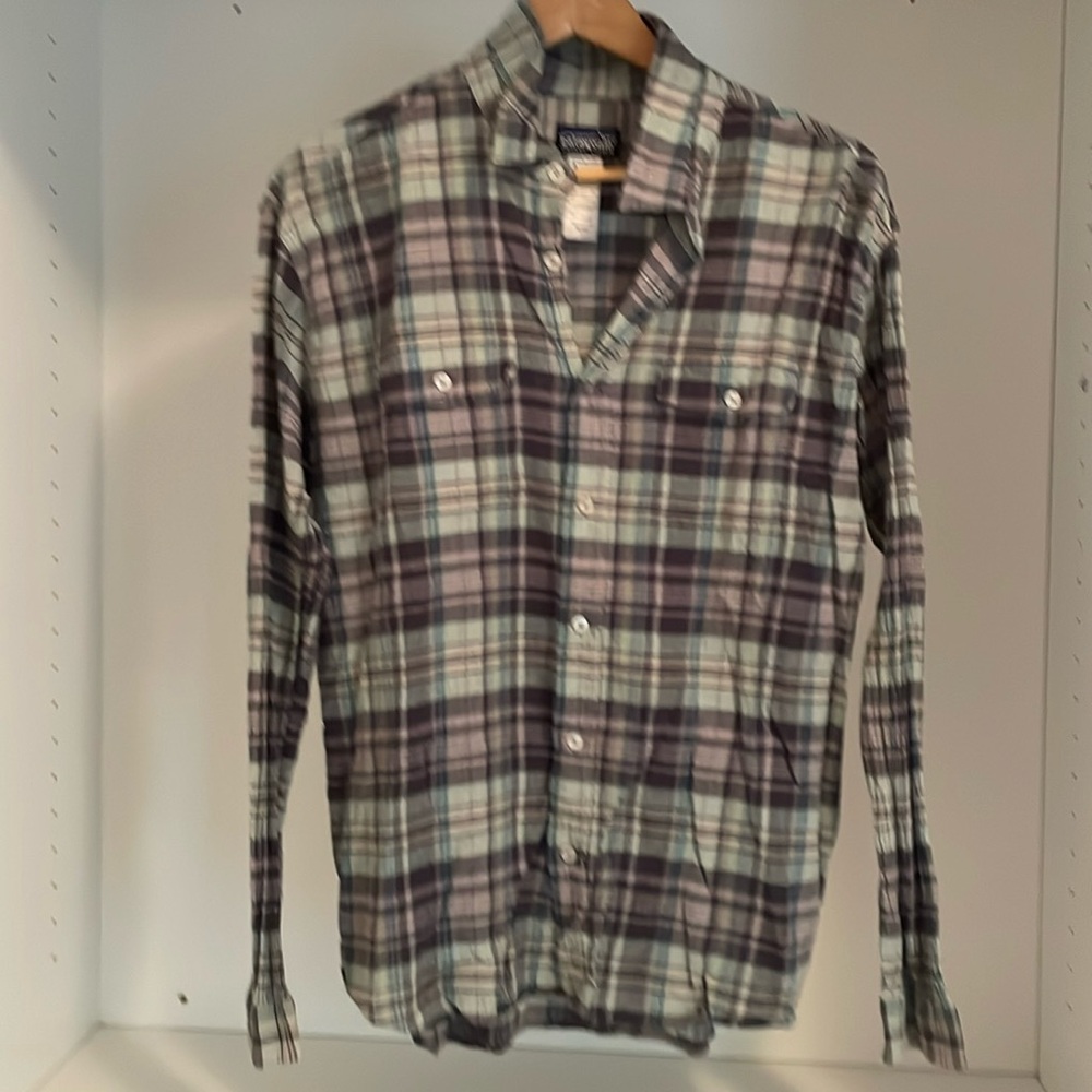 Patagonia men’s long sleeve A/C button down - size large